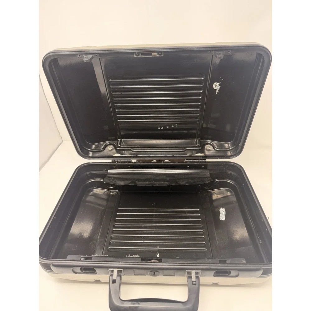 1985 Vintage Sony Video 8 Handycam CCD-M8u 8mm‎ Camera Recorder Hard CASE ONLY